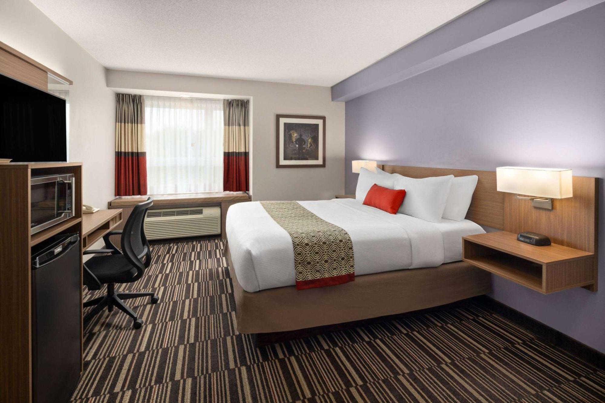 Microtel Inn & Suites By Wyndham Kirkland Lake מראה חיצוני תמונה