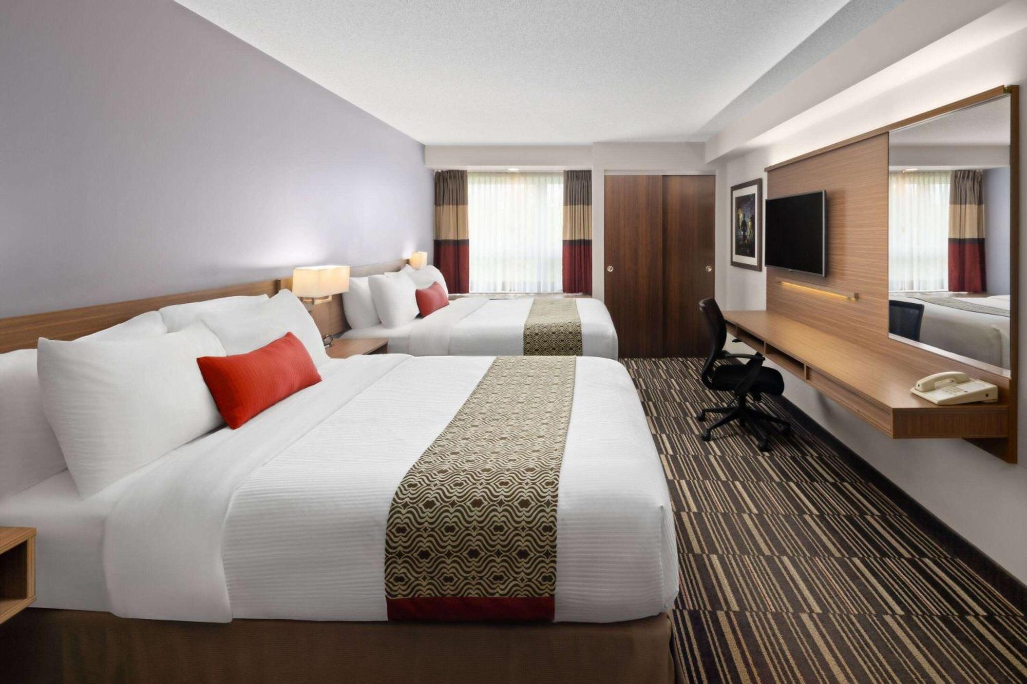 Microtel Inn & Suites By Wyndham Kirkland Lake מראה חיצוני תמונה