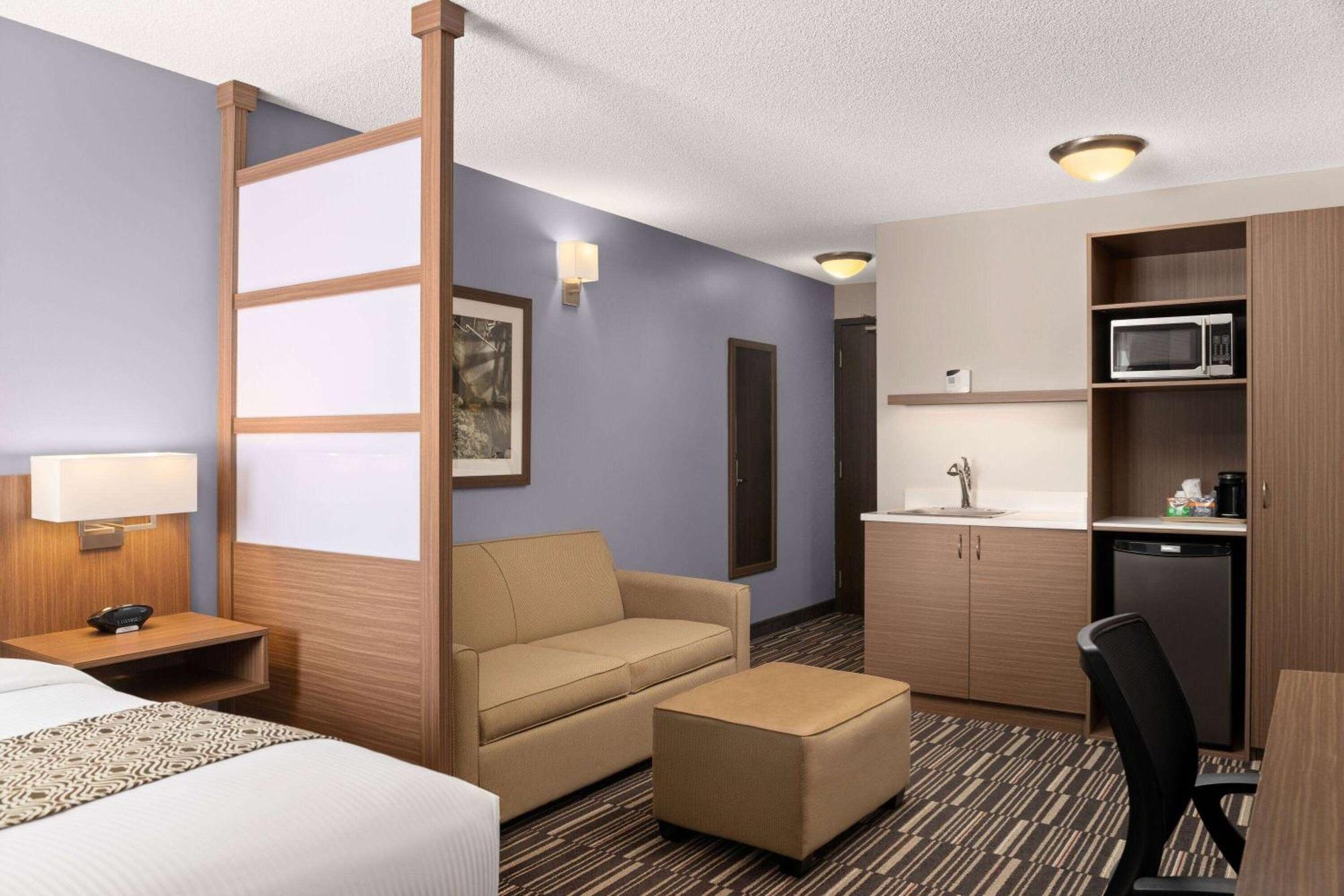 Microtel Inn & Suites By Wyndham Kirkland Lake מראה חיצוני תמונה