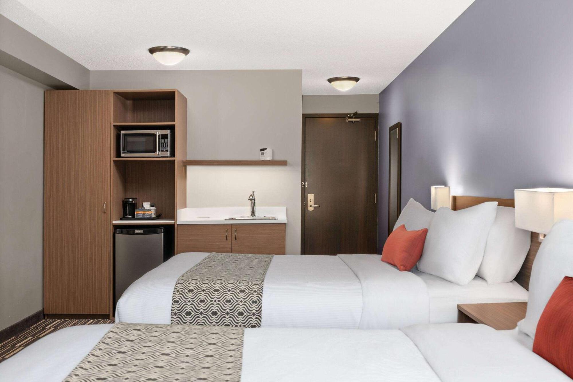 Microtel Inn & Suites By Wyndham Kirkland Lake מראה חיצוני תמונה