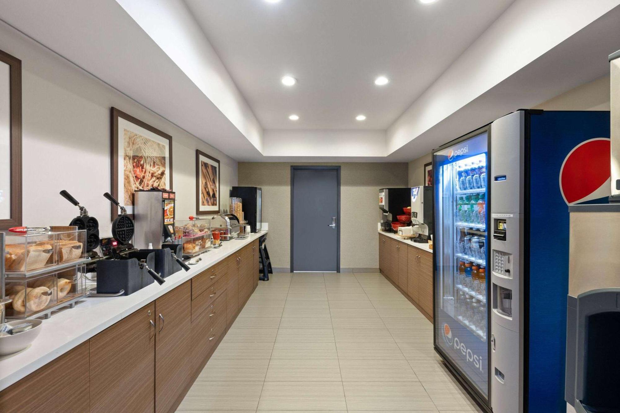 Microtel Inn & Suites By Wyndham Kirkland Lake מראה חיצוני תמונה