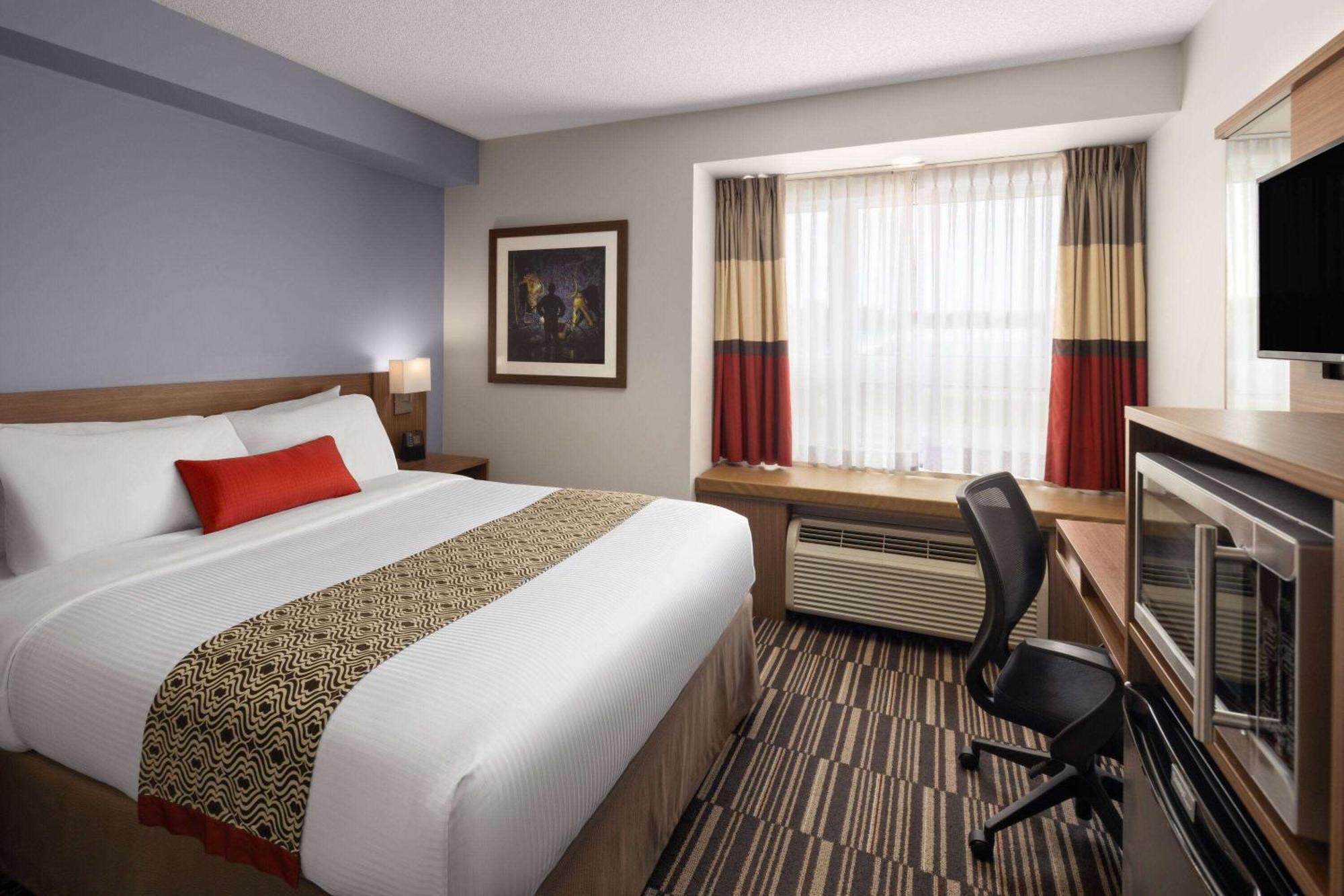 Microtel Inn & Suites By Wyndham Kirkland Lake מראה חיצוני תמונה