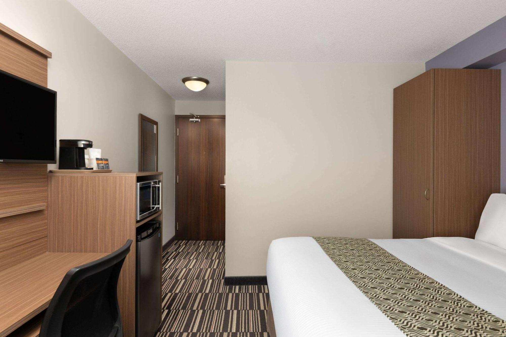 Microtel Inn & Suites By Wyndham Kirkland Lake מראה חיצוני תמונה