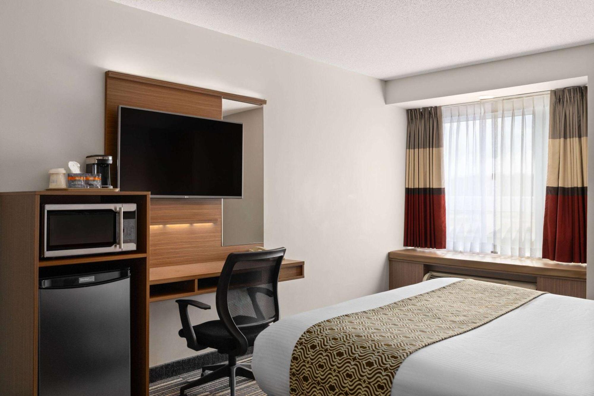 Microtel Inn & Suites By Wyndham Kirkland Lake מראה חיצוני תמונה