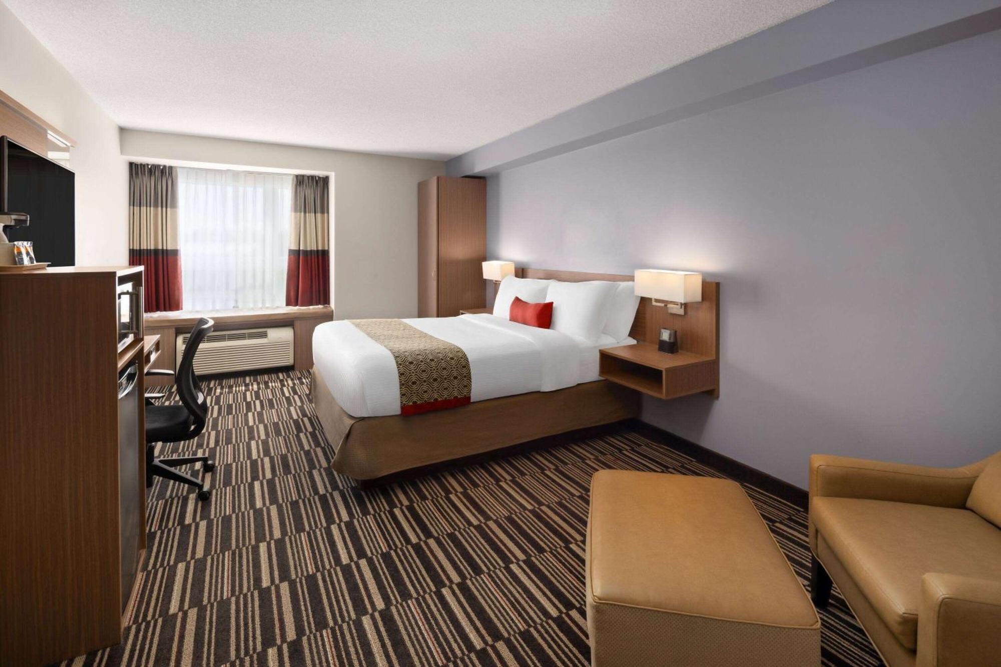 Microtel Inn & Suites By Wyndham Kirkland Lake מראה חיצוני תמונה