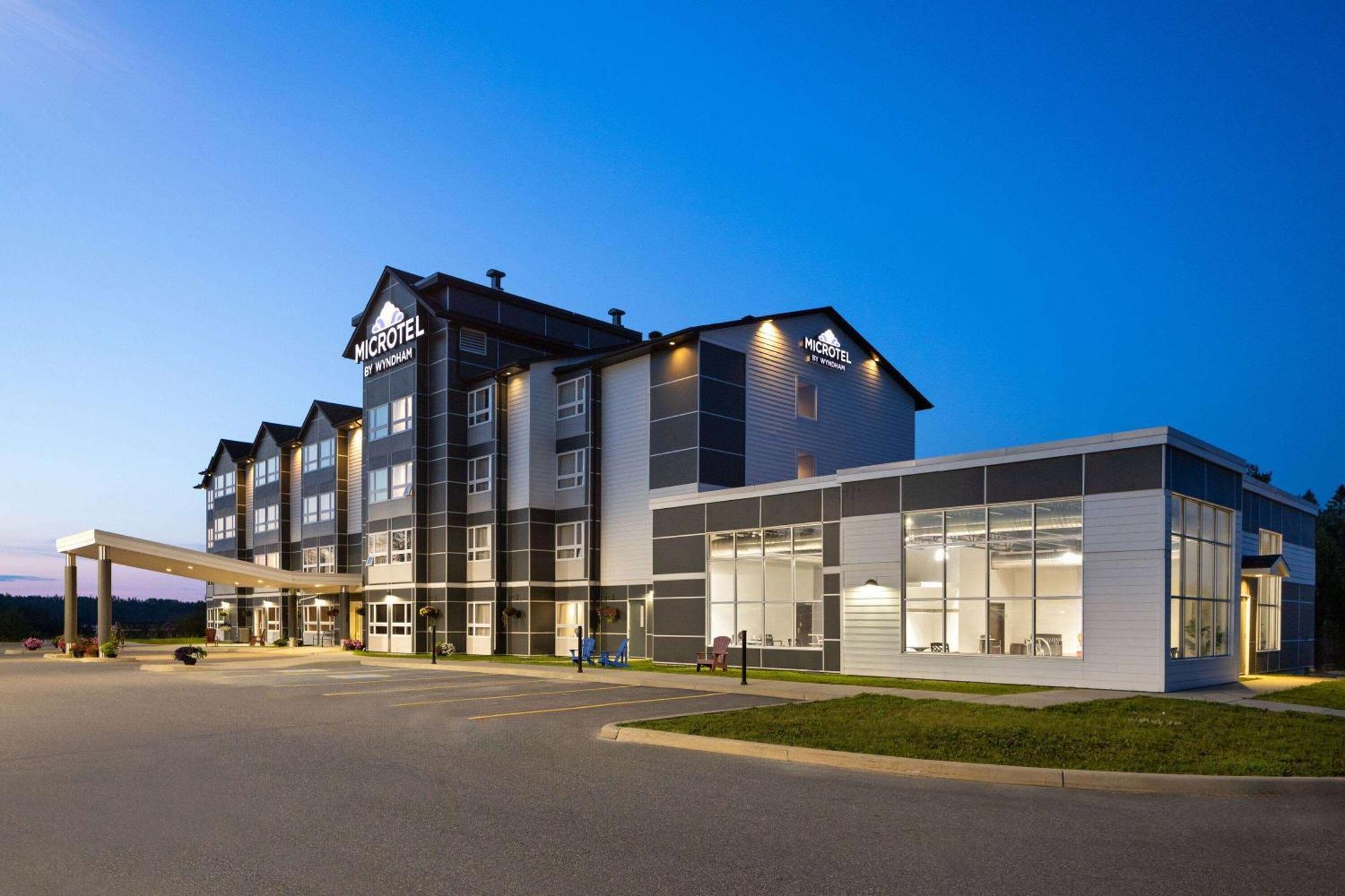 Microtel Inn & Suites By Wyndham Kirkland Lake מראה חיצוני תמונה