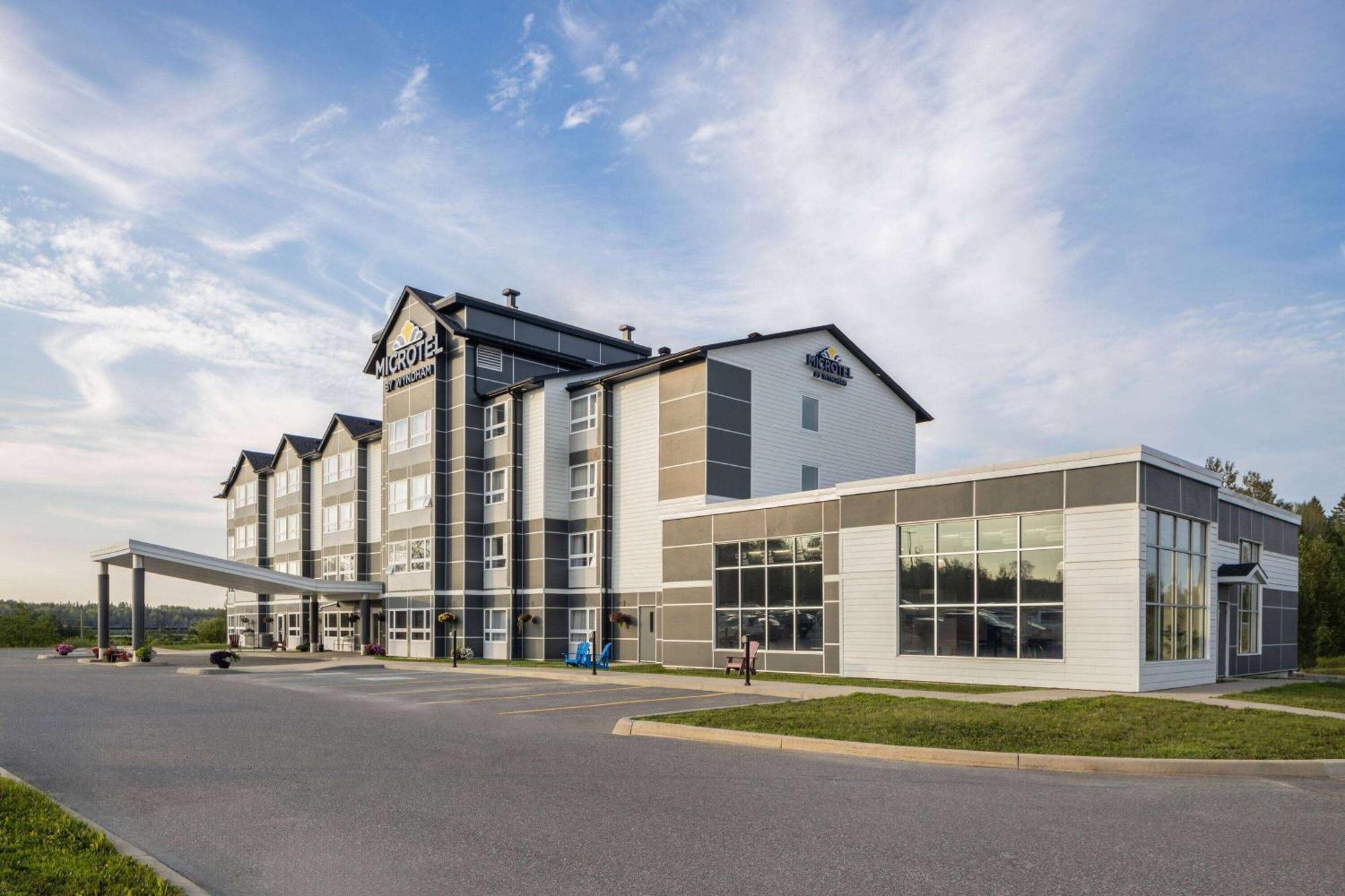 Microtel Inn & Suites By Wyndham Kirkland Lake מראה חיצוני תמונה