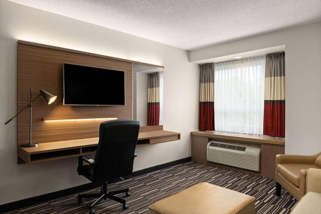 Microtel Inn & Suites By Wyndham Kirkland Lake חדר תמונה