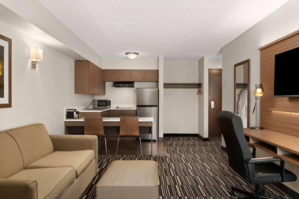 Microtel Inn & Suites By Wyndham Kirkland Lake חדר תמונה