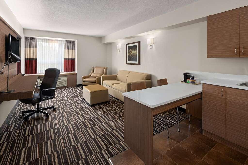 Microtel Inn & Suites By Wyndham Kirkland Lake חדר תמונה