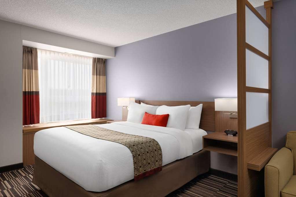 Microtel Inn & Suites By Wyndham Kirkland Lake חדר תמונה