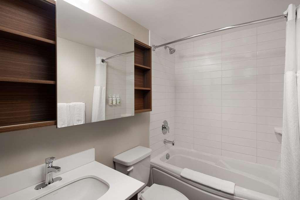 Microtel Inn & Suites By Wyndham Kirkland Lake חדר תמונה