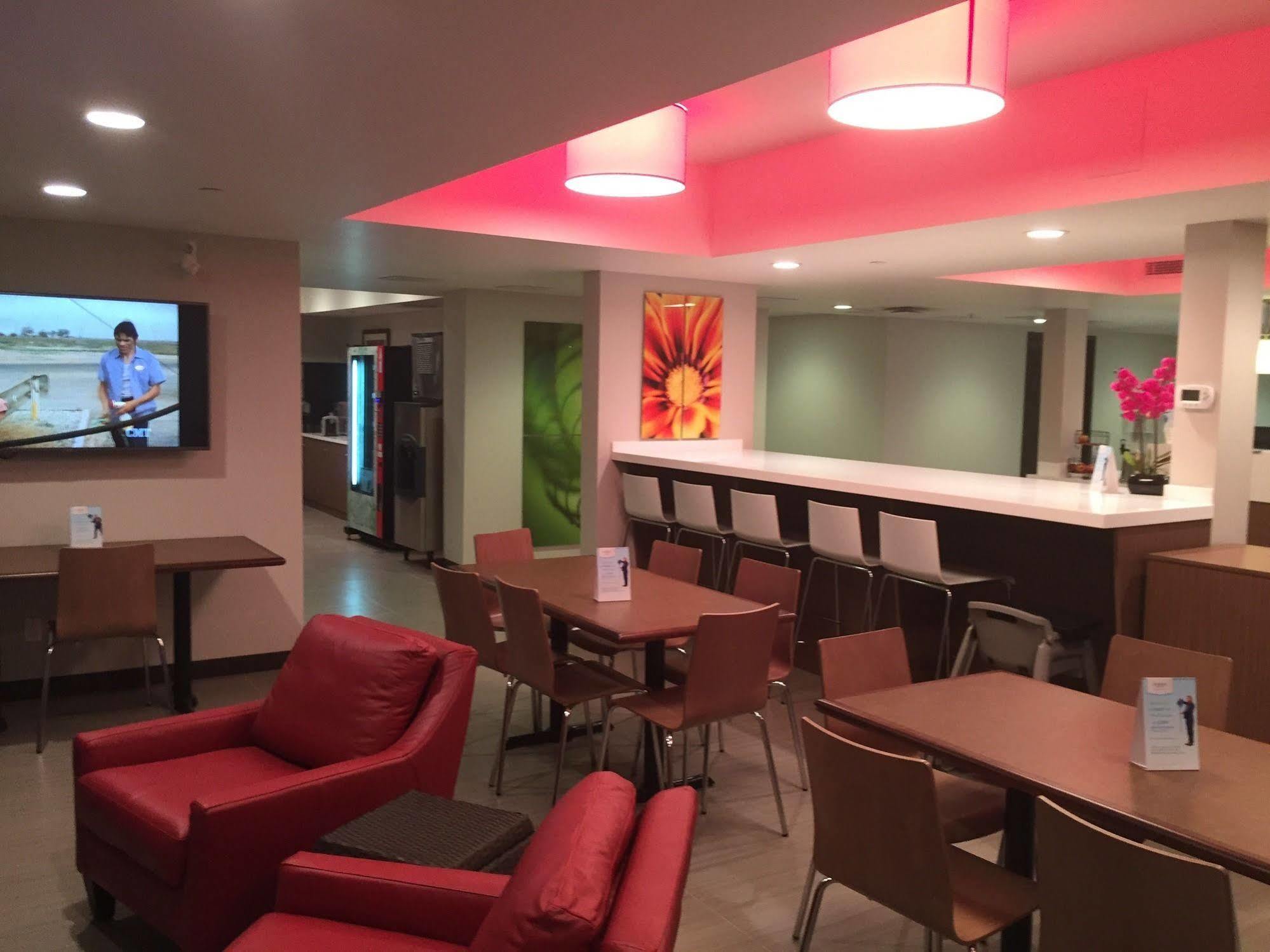 Microtel Inn & Suites By Wyndham Kirkland Lake מראה חיצוני תמונה